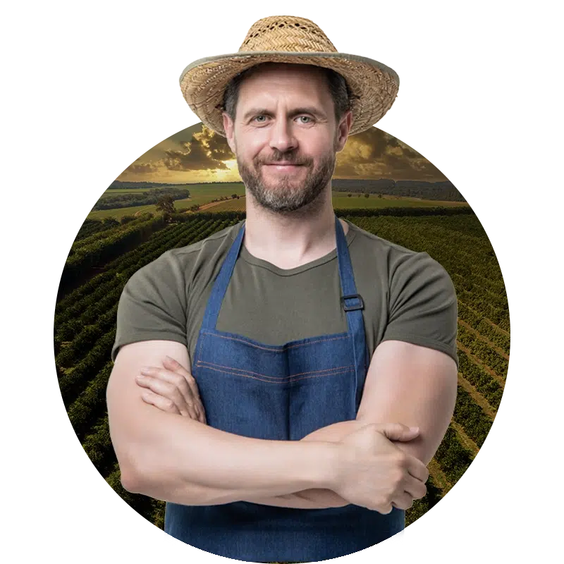 Produtor rural feliz sorrindo